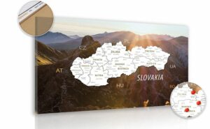 obraz na korku mapa slovenska s pozadim hor