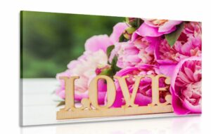 obraz pivonie s napisom love