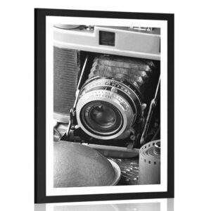 plagat s paspartou stary fotoaparat v ciernobielom prevedeni